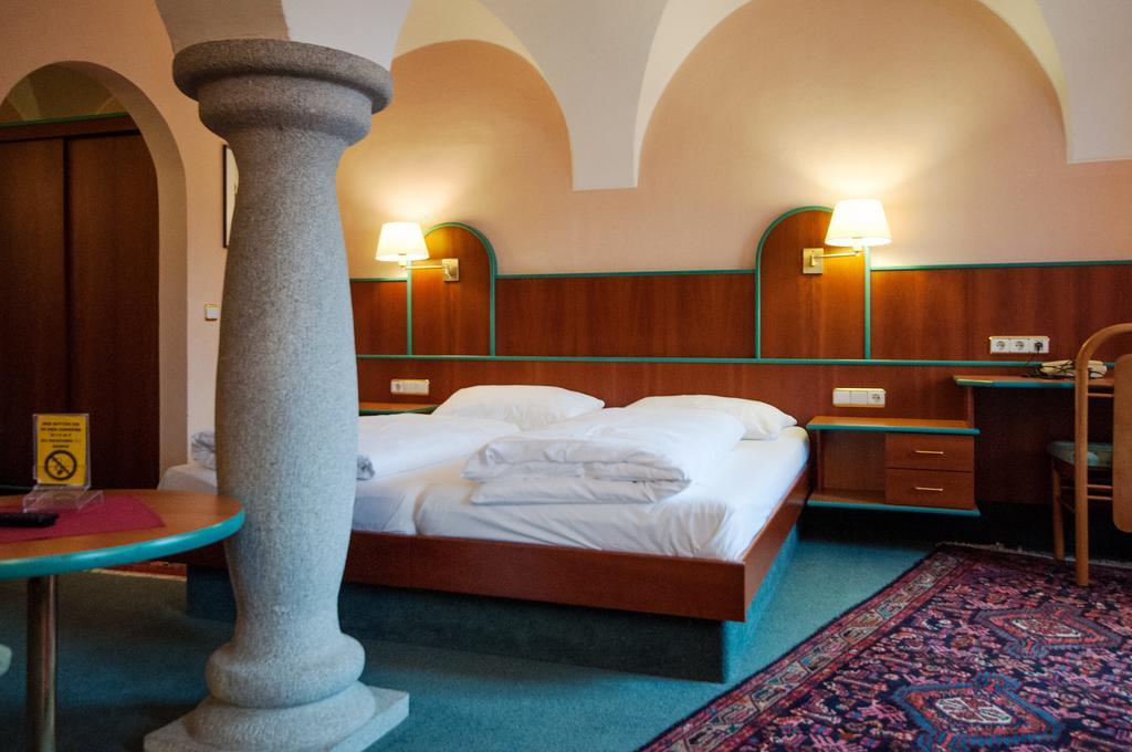 Hotel Gasthof Sonne Aschach an der Donau Exterior foto